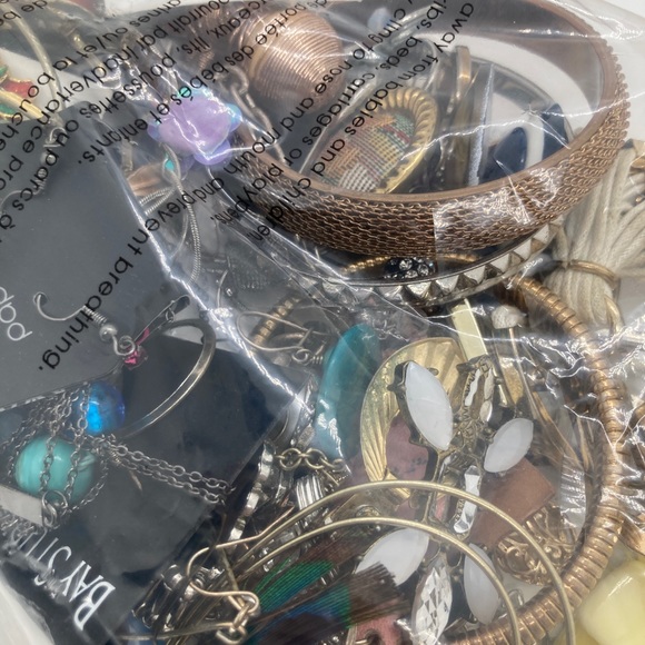 Small Box of Scrap Vintage - Modern Jewelry for Repurposing Arts & Crafts #3 - Picture 4 of 13